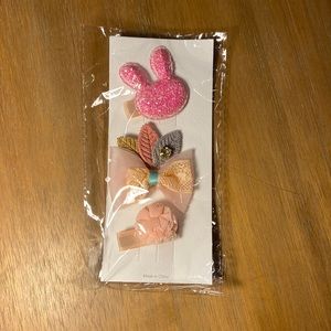Girl’s hair clips